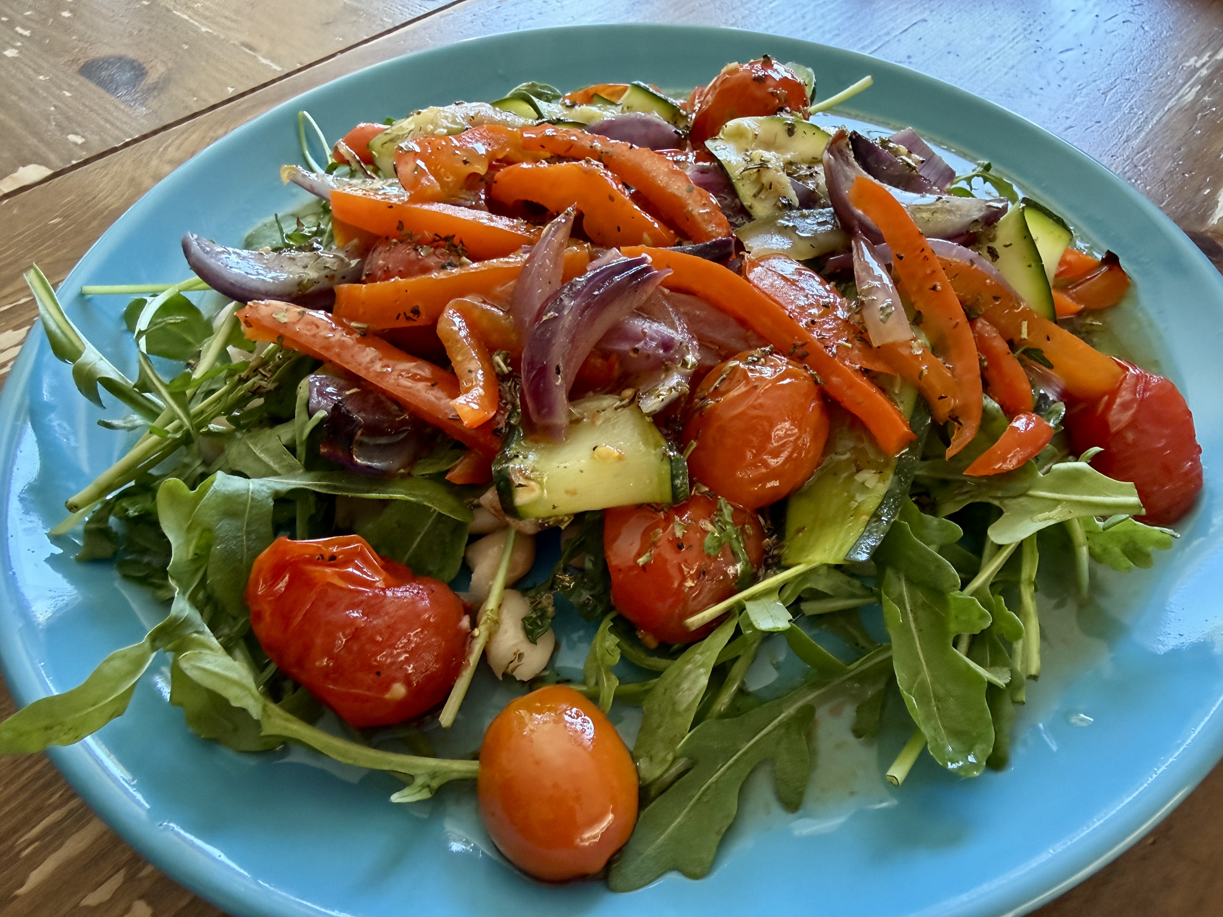 <i>Warmer Antipasti-</i><i>Bohnen-Salat mit</i><i>Kr&auml;uterdressing</i>